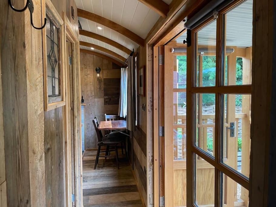 Апартаменти The Walnut Wagon In The Heart Of Mells. Фром Екстер'єр фото